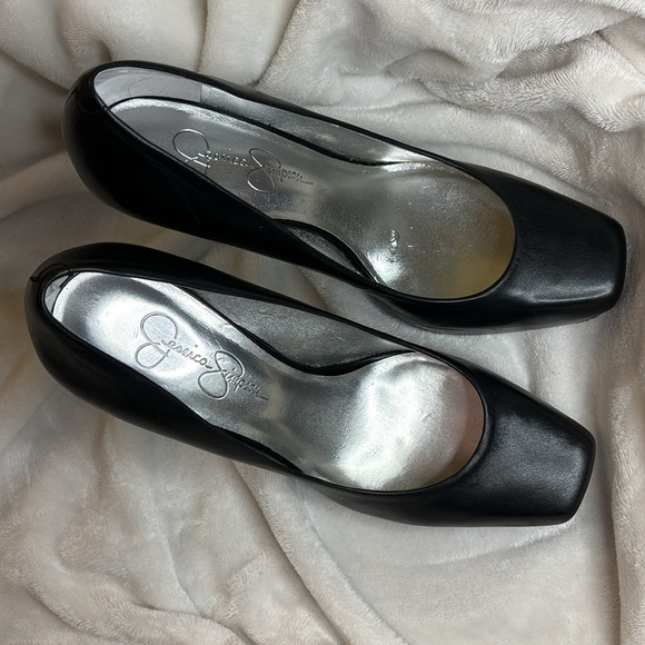 Jessica Simpson Black Heels Size 8 - Picture 2 of 8